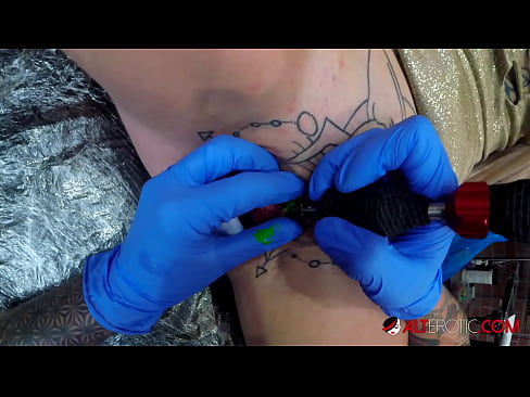 ❤️ U-Sully Savage oshisa izikhotha onama-tattoo okwedlulele wathola i-tattoo ku-clitoris yakhe ️❌ ku-zu.myteporn.ru ❤